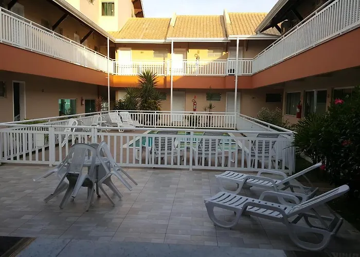 Hotel com piscina: Pousada Peruíbe Ametista